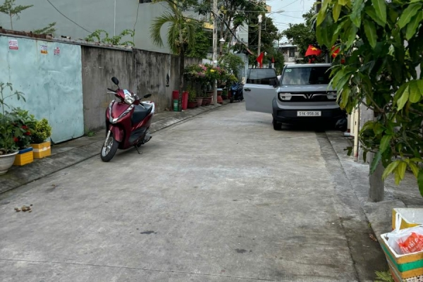 Duy nhất 1 nền, Hẻm xe tải: Đào Sư Tích, Liền kề Phú Mỹ Hưng; DT:5x23; Kề 3 Trường Đại học, Nhỉnh: 40tr/m2