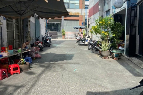 12 tỷ giảm còn 9,7t; 30m ra Mặt tiền Huỳnh Văn Bánh; Ô-tô thông mọi hướng; DT: 4,3x12; 2 Lầu; Vừa ở vừa kinh doanh;